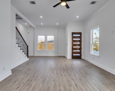 5128 Clover Street - Photo Thumbnail 6