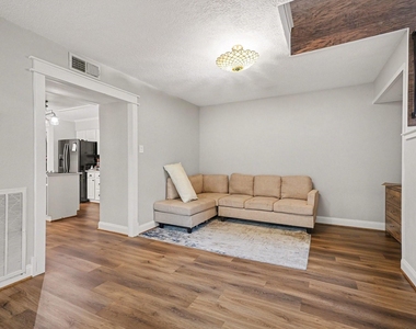 18242 Lakeside Lane - Photo Thumbnail 3