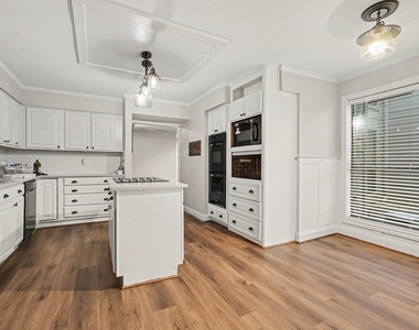 18242 Lakeside Lane - Photo Thumbnail 4