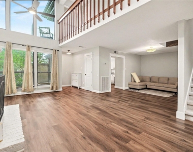 18242 Lakeside Lane - Photo Thumbnail 2