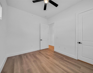 1601-103 Mustang Drive - Photo Thumbnail 16