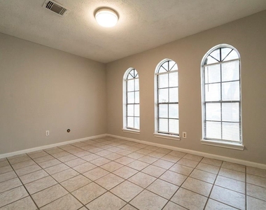 18746 Wood Glen Lane - Photo Thumbnail 3