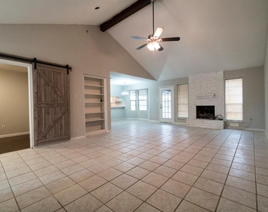 18746 Wood Glen Lane - Photo Thumbnail 17
