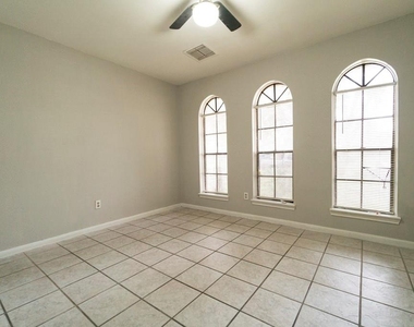 18746 Wood Glen Lane - Photo Thumbnail 4