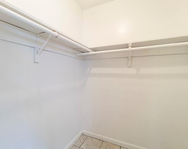 18746 Wood Glen Lane - Photo Thumbnail 12