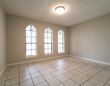 18746 Wood Glen Lane - Photo Thumbnail 2
