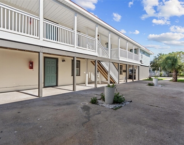 918 Winnie Street - Photo Thumbnail 4