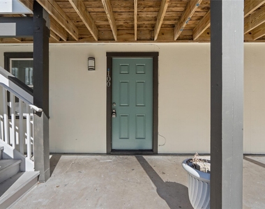918 Winnie Street - Photo Thumbnail 7