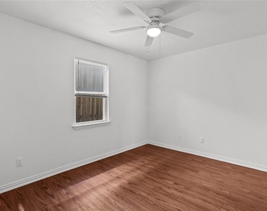 918 Winnie Street - Photo Thumbnail 14