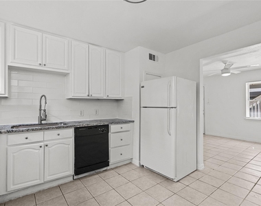 918 Winnie Street - Photo Thumbnail 12