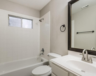 12927 Pine Woods Street - Photo Thumbnail 13