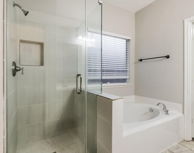 12927 Pine Woods Street - Photo Thumbnail 10