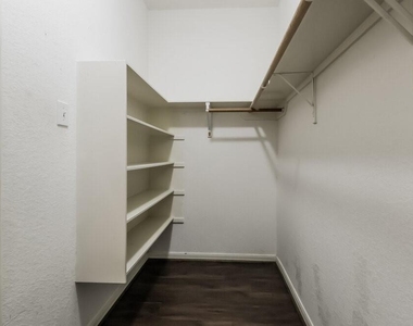 12927 Pine Woods Street - Photo Thumbnail 11