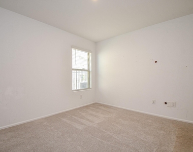 1460 Twilight Green Dr - Photo Thumbnail 15