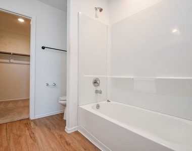 1460 Twilight Green Dr - Photo Thumbnail 11