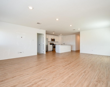 1460 Twilight Green Dr - Photo Thumbnail 7