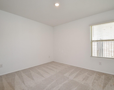 1460 Twilight Green Dr - Photo Thumbnail 13
