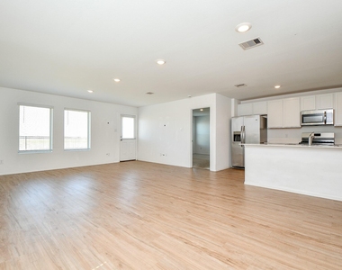 1460 Twilight Green Dr - Photo Thumbnail 2