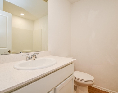 1460 Twilight Green Dr - Photo Thumbnail 20