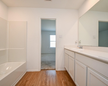 1460 Twilight Green Dr - Photo Thumbnail 12