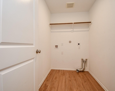 1460 Twilight Green Dr - Photo Thumbnail 22