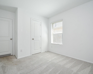 1460 Twilight Green Dr - Photo Thumbnail 18