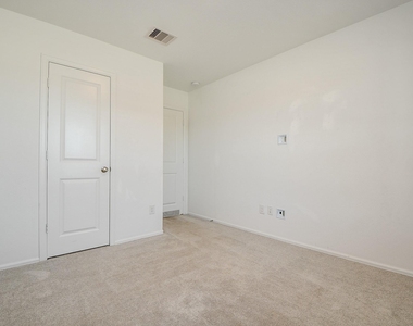 1460 Twilight Green Dr - Photo Thumbnail 17