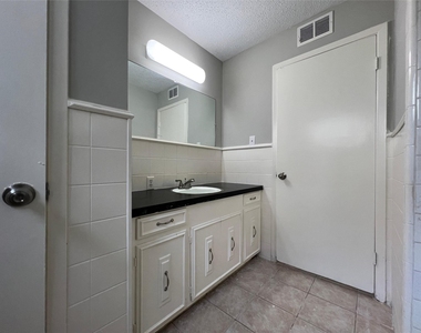 410 Cordell Drive - Photo Thumbnail 18