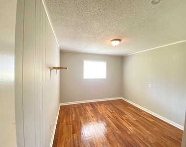 410 Cordell Drive - Photo Thumbnail 23