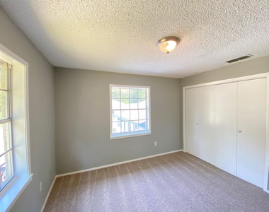 410 Cordell Drive - Photo Thumbnail 15