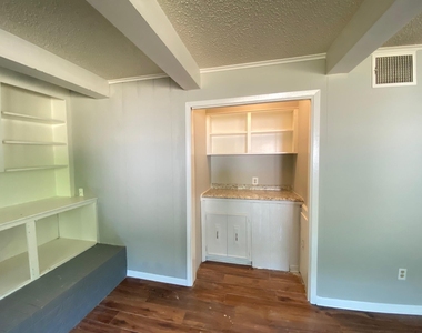 410 Cordell Drive - Photo Thumbnail 14