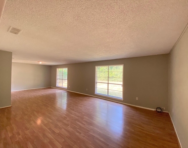 410 Cordell Drive - Photo Thumbnail 2