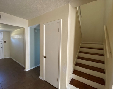 8470 Leawood Boulevard - Photo Thumbnail 7