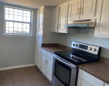 8470 Leawood Boulevard - Photo Thumbnail 2