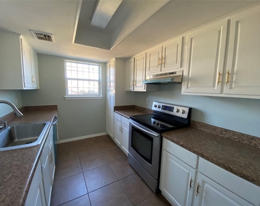 8470 Leawood Boulevard - Photo Thumbnail 3