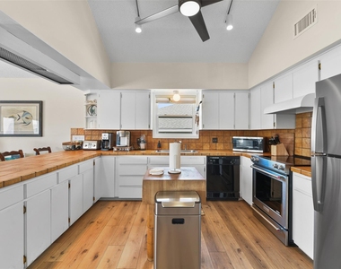 22101 Guadalupe Drive - Photo Thumbnail 10