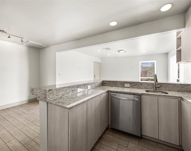 1710 Maryland Street - Photo Thumbnail 6