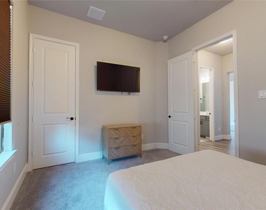 8305 Greenleaf Ridge Way - Photo Thumbnail 19