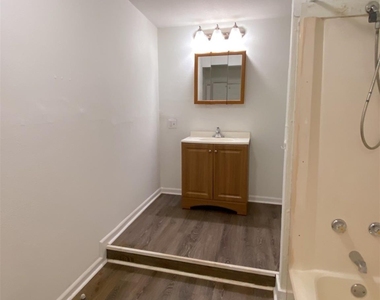 5523 Avenue O 1/2 - Photo Thumbnail 9