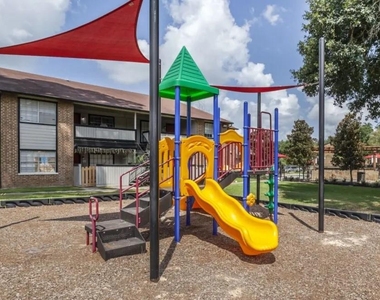 25650 Interstate 45 - Photo Thumbnail 3