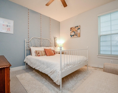 5710 White Magnolia Street - Photo Thumbnail 5