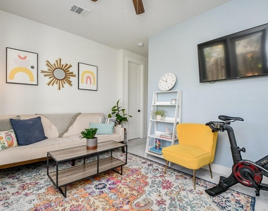 5710 White Magnolia Street - Photo Thumbnail 3