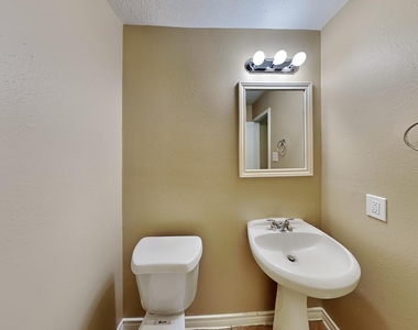 1515 Glasholm Drive - Photo Thumbnail 16