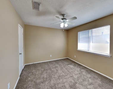 1515 Glasholm Drive - Photo Thumbnail 8