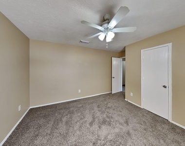 1515 Glasholm Drive - Photo Thumbnail 12