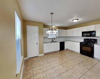 1515 Glasholm Drive - Photo Thumbnail 4