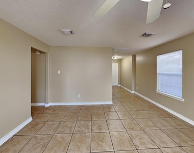 1515 Glasholm Drive - Photo Thumbnail 3