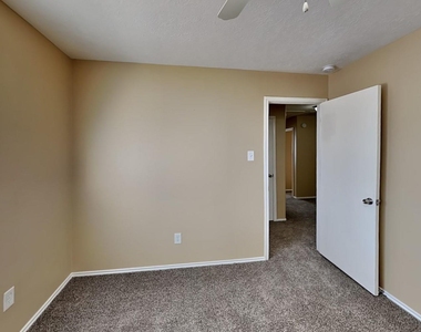 1515 Glasholm Drive - Photo Thumbnail 9