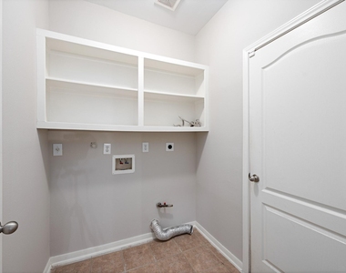 6118 Pine Lakes Drive - Photo Thumbnail 9