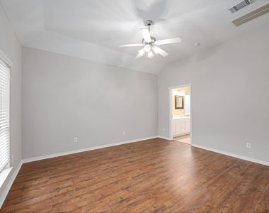 6118 Pine Lakes Drive - Photo Thumbnail 14